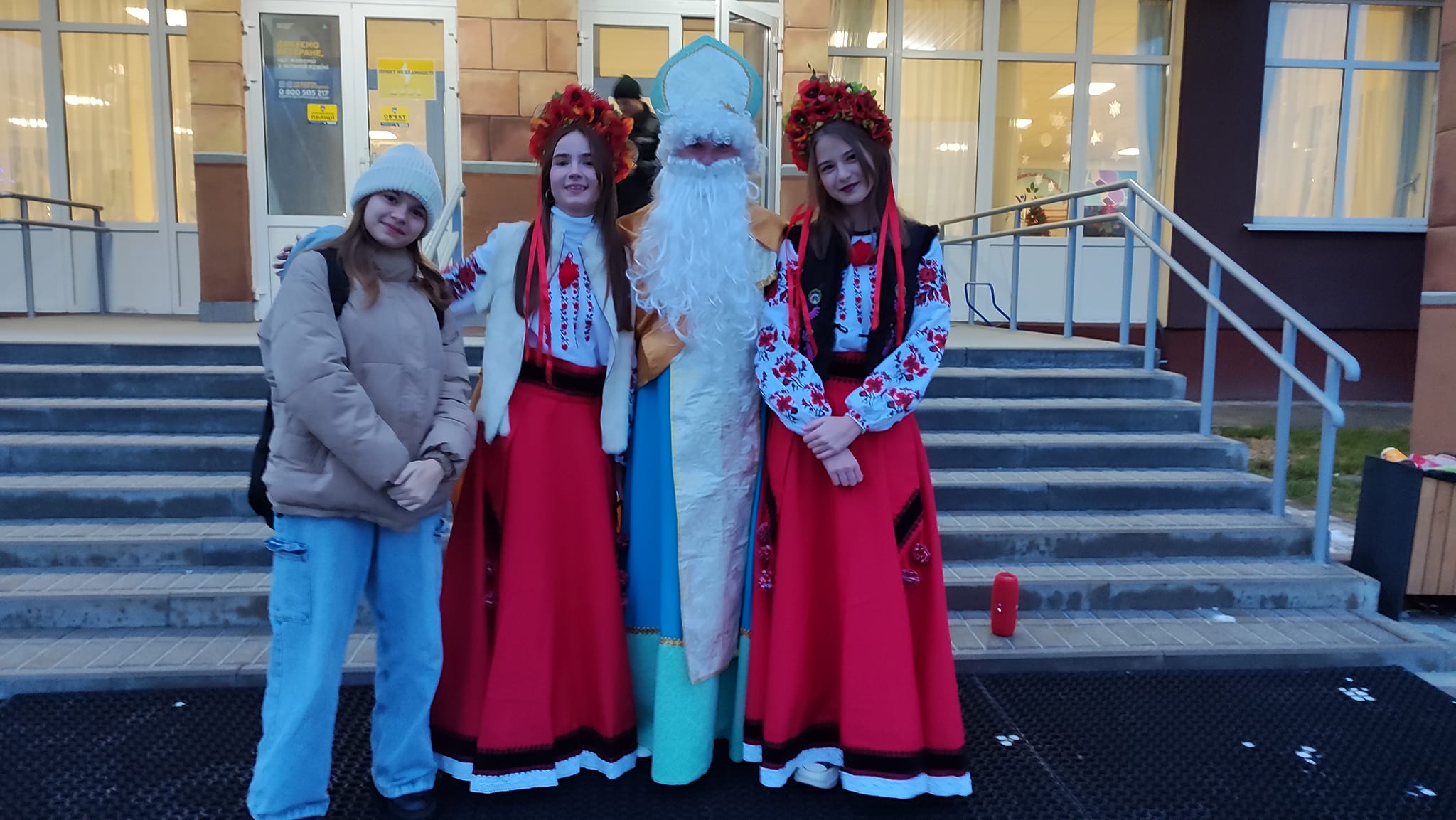 СВЯТИЙ МИКОЛАЙ ЗУСТРІЧАВ ЛІЦЕЇСТІВ